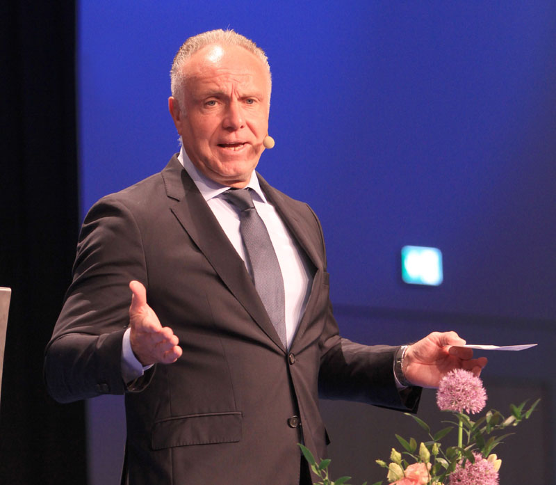 Die Fußballlegende Michael Rummenigge hielt am 12. Mai 2015 im HKB der Stadt Neubrandenburg einen Festvortrag zu dem Thema 'Der Faktor Mensch – was wir vom Profifußball lernen'